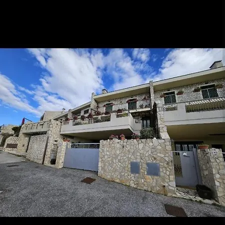 Roxana Bed & Breakfast *