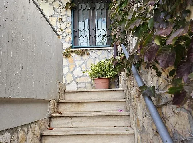 Bed & Breakfast Roxana 3*