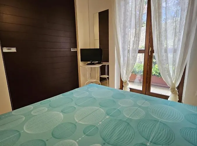 Roxana Bed & Breakfast 3*